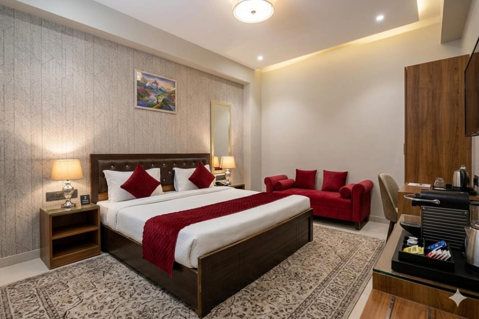 Bed, Photo of the whole room, Seating area, Bedroom, Breakfast