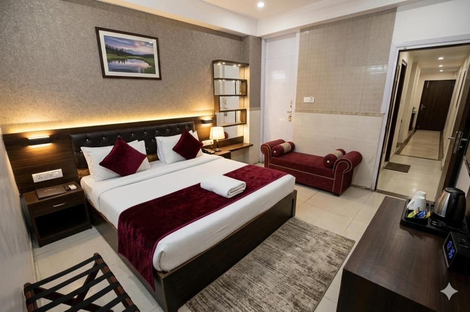 Bed, TV and multimedia, Photo of the whole room, Seating area, Bedroom, towels, wardrobe