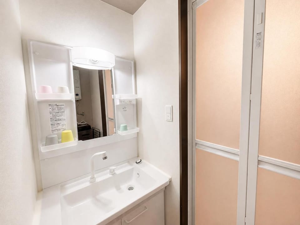 Bathroom, towels