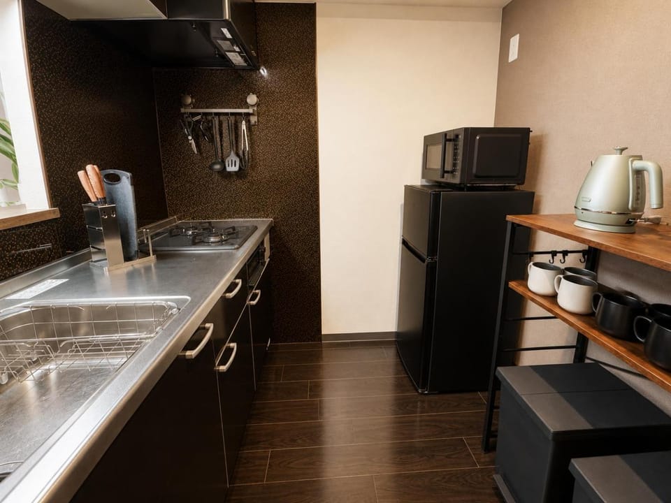microwave, stove, kitchen
