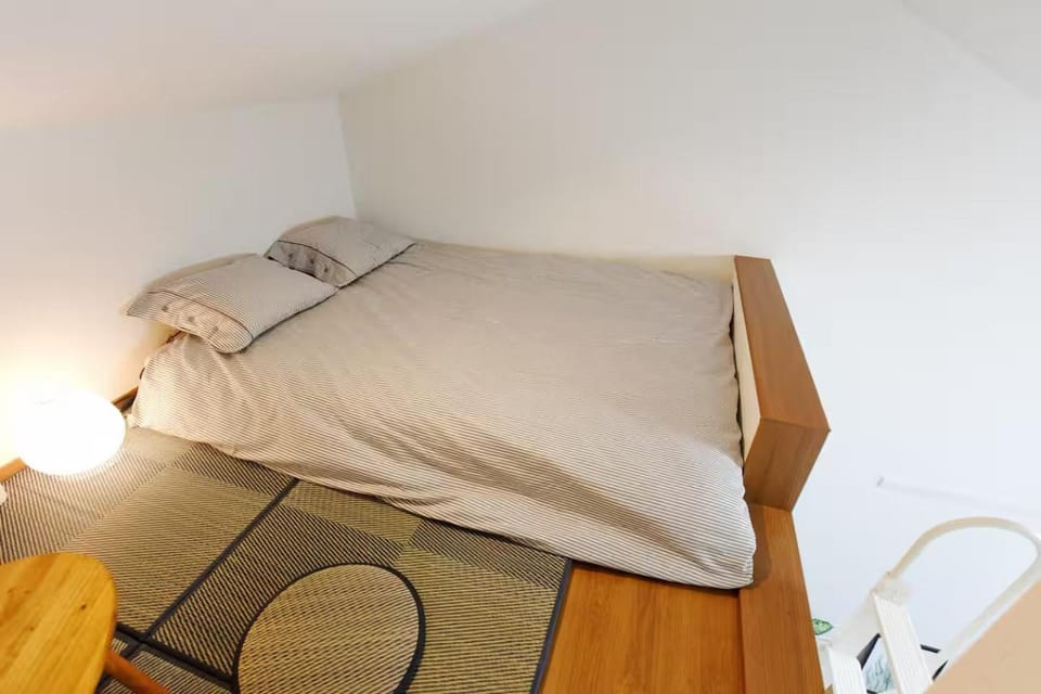 GS201 Cozy Loft Home Double Futon and Single Floor Futon Sleeps 3 Apartment in Japan