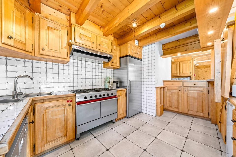 Large Mountain Chalet with Hot Tub Sleeps 19 Chalet in Montriond