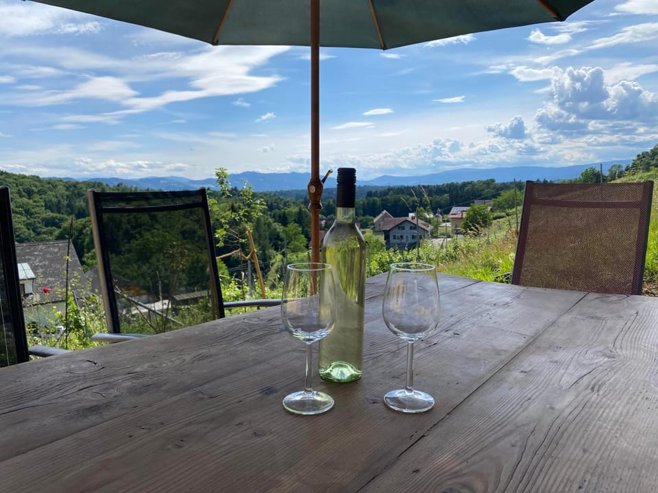 Natural landscape, View (from property/room), Balcony/Terrace, Dining area, Mountain view