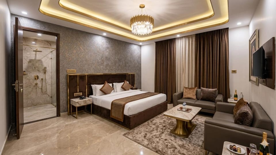 Bed, TV and multimedia, Living room, Photo of the whole room, Seating area, Bedroom, towels, wardrobe