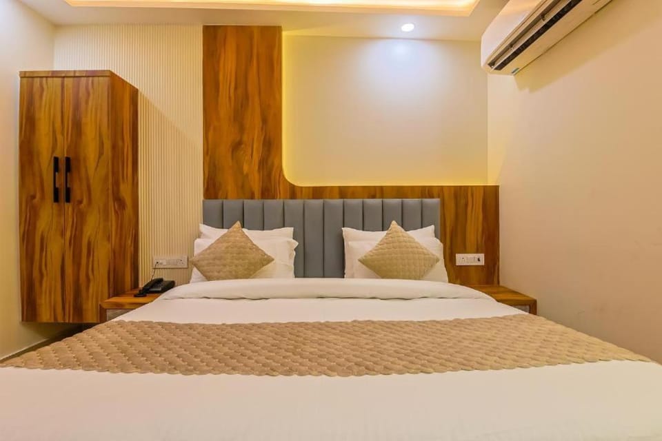 Bed, Photo of the whole room, Bedroom, wardrobe