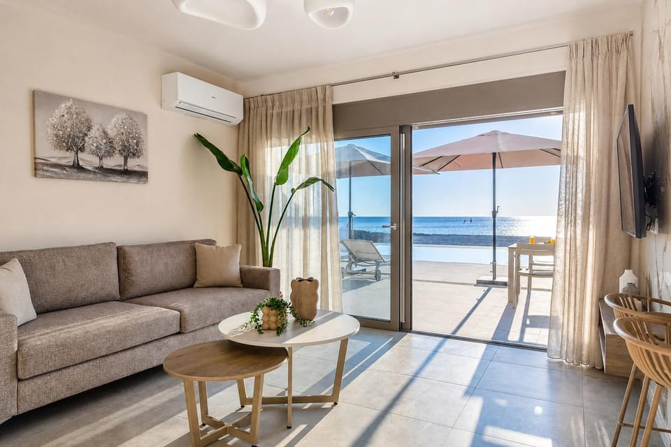 TV and multimedia, Living room, Seating area, Sea view, air conditioner