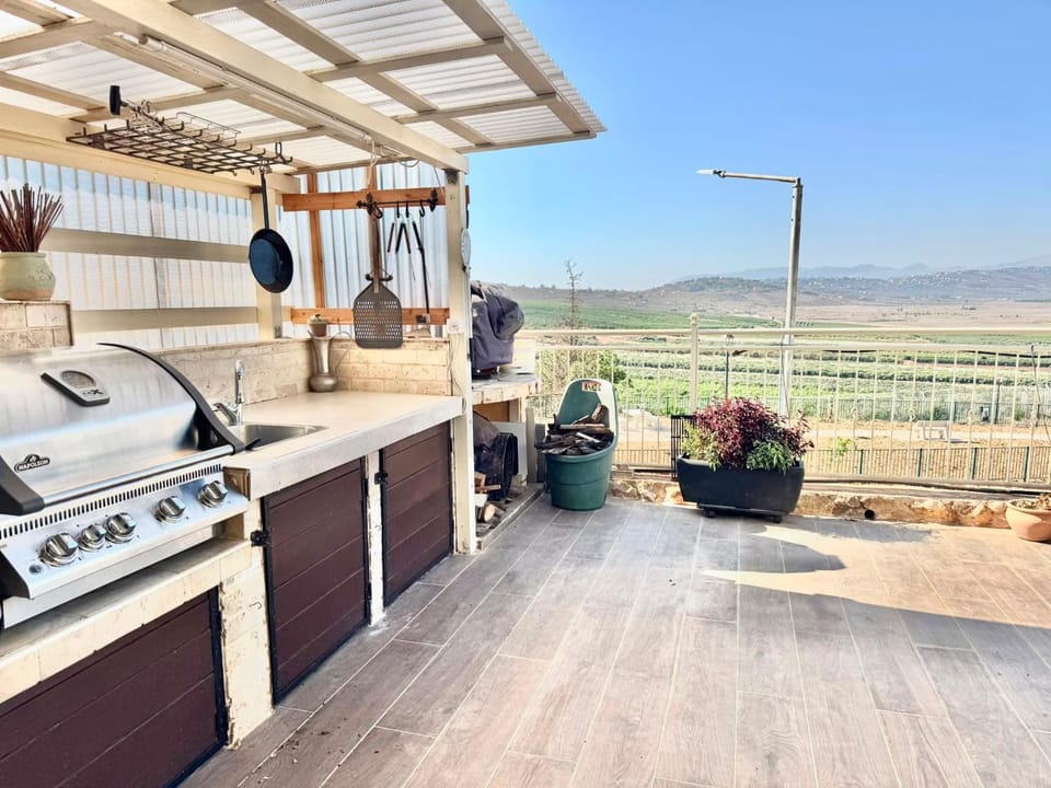 Nearby landmark, Natural landscape, BBQ facilities, View (from property/room), Landmark view