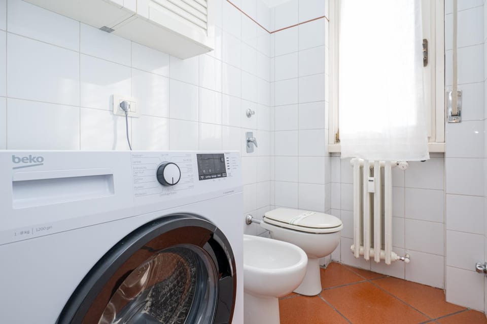 Toilet, Bathroom, washing machine