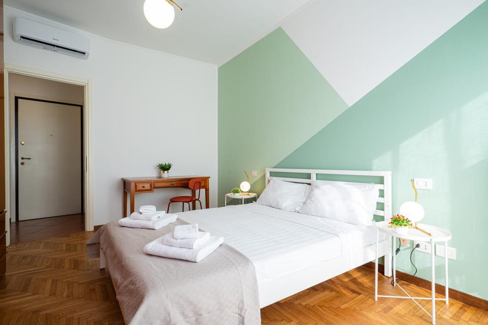 Bed, Photo of the whole room, Bedroom, towels, air conditioner