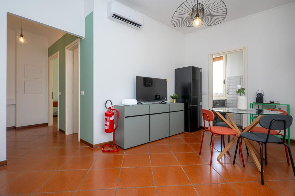TV and multimedia, Kitchen or kitchenette, Dining area, air conditioner