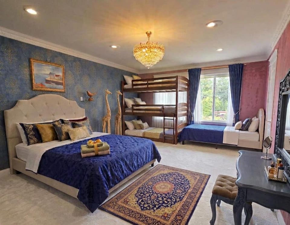 Royal Boutique Hotel, Greater Vancouver Hotel in Surrey