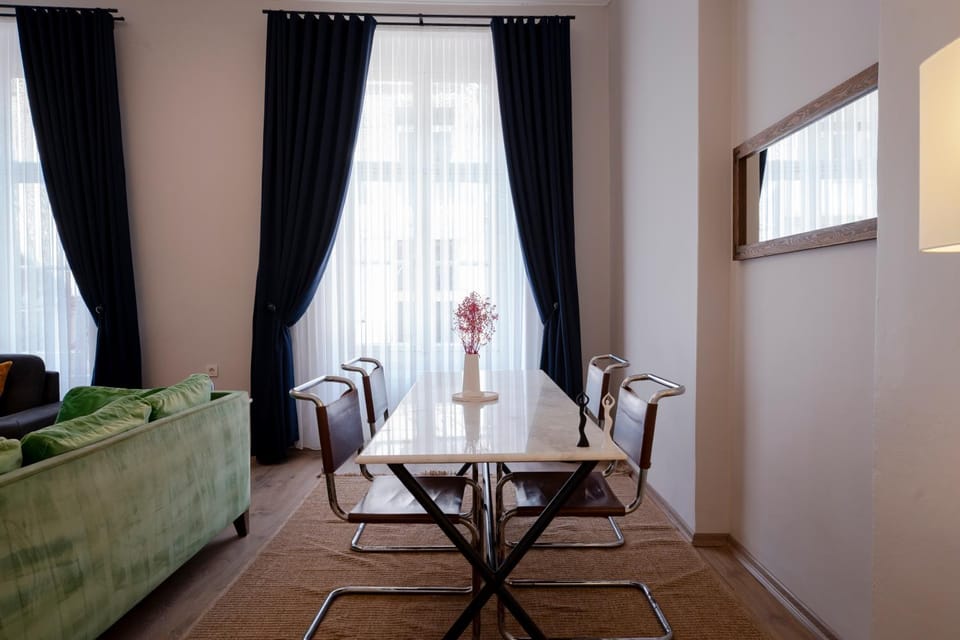 Spacious 3-Bedroom 2-Bathroom Apartment with Central Location Apartment in Istanbul