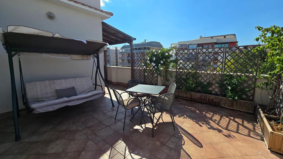 Day, Balcony/Terrace, Balcony/Terrace, Dining area, sunbed