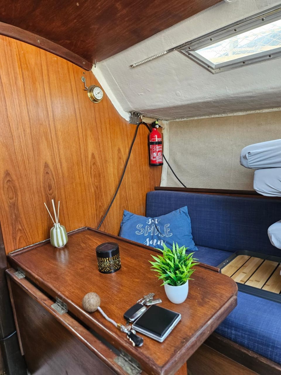 BoatMotel Docked boat in Canet-en-Roussillon