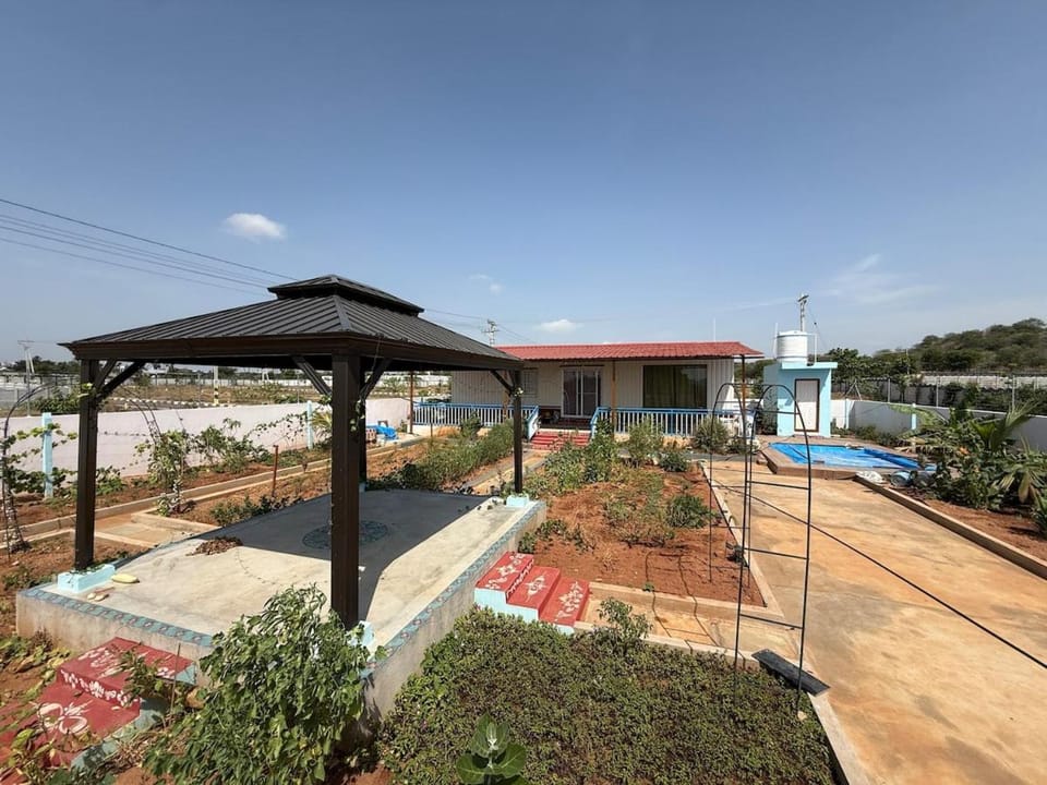 Cute farm with pool - 5 min from Ramoji film city House in Telangana
