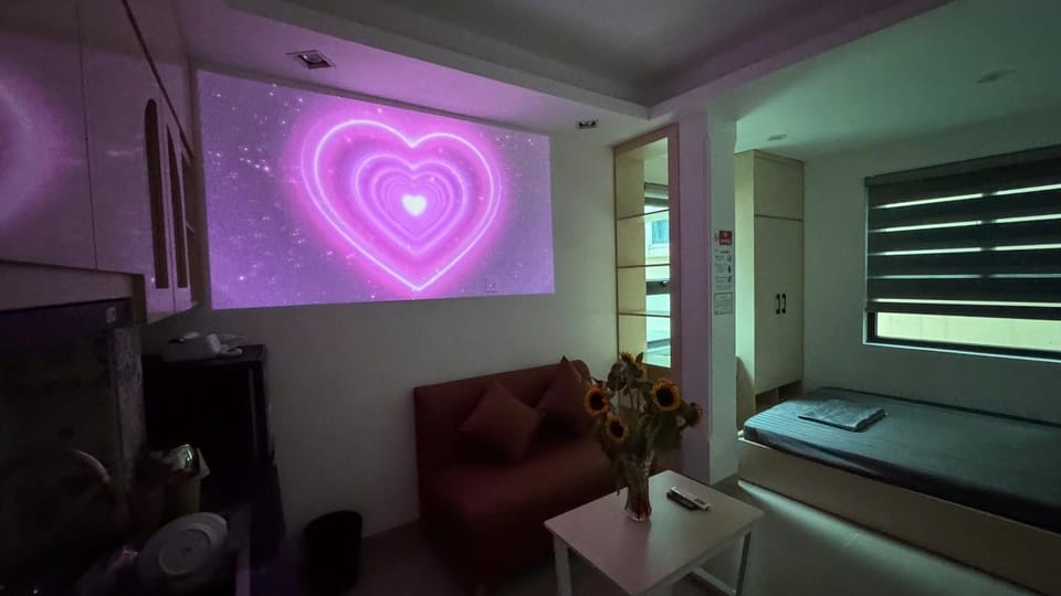 Communal lounge/ TV room, Bed, TV and multimedia, Kitchen or kitchenette, Living room, Photo of the whole room, Seating area, Evening entertainment, Bedroom, minibar, pet friendly