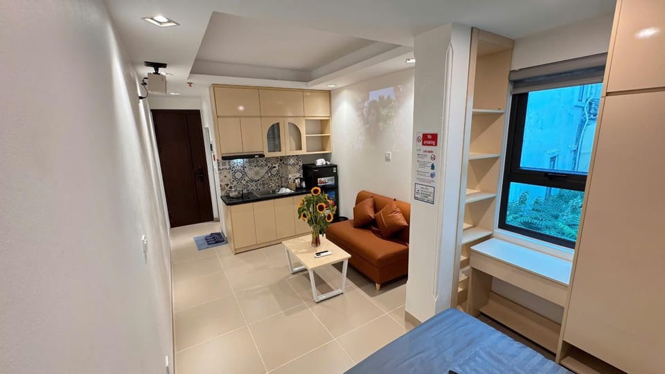 TV and multimedia, Kitchen or kitchenette, Living room, Seating area