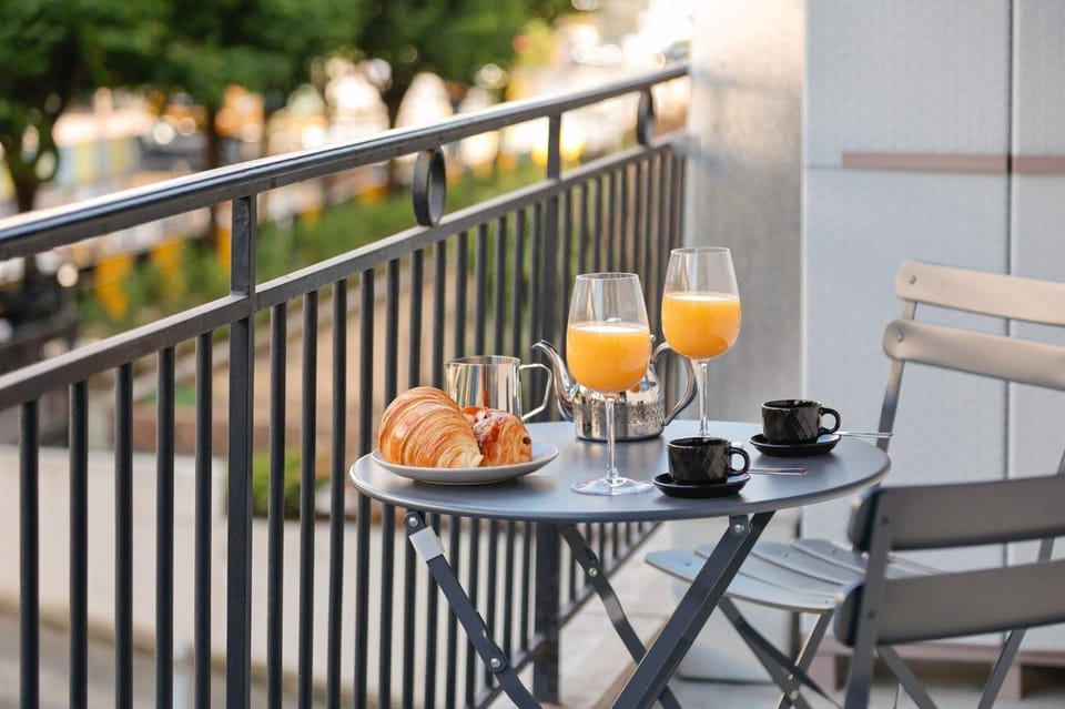 TheBlueStay 105 - Lovely Terrace Apt in Levallois Apartment in Levallois-Perret