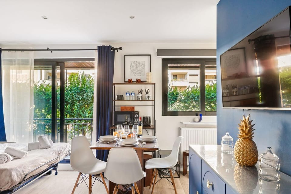 TheBlueStay 105 - Lovely Terrace Apt in Levallois Apartment in Levallois-Perret
