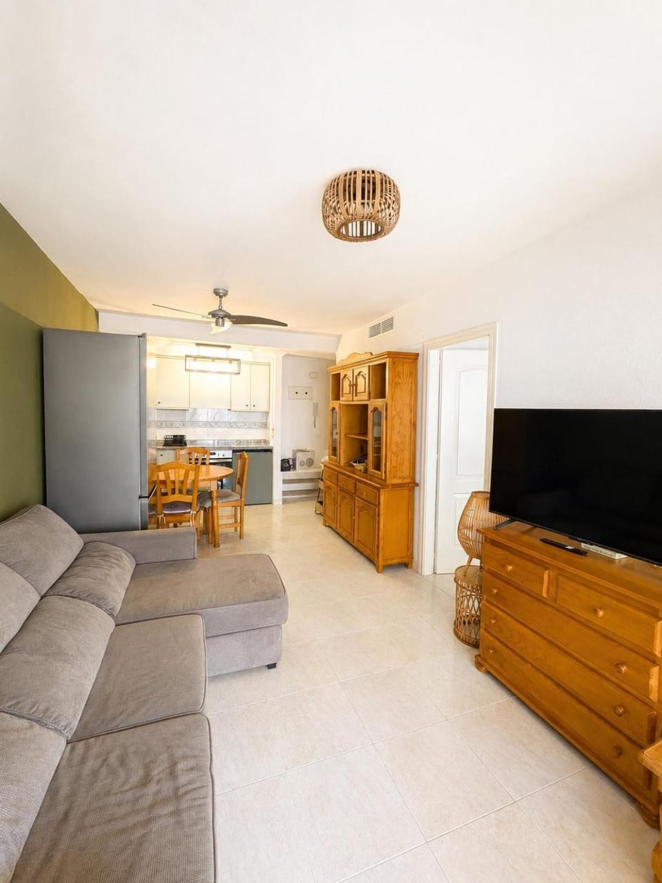 Communal lounge/ TV room, Kitchen or kitchenette, Living room