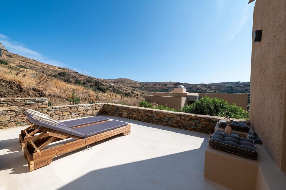 Property building, Balcony/Terrace, sunbed