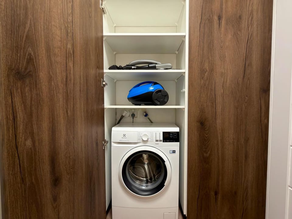 wardrobe, washing machine
