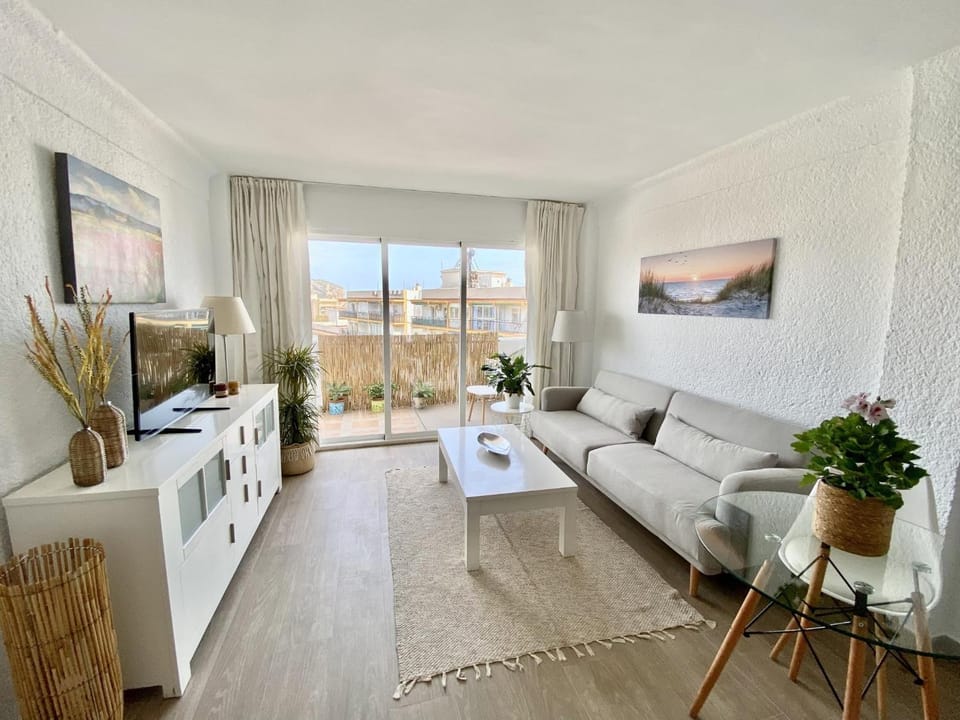 Arenal Beach Escape · Walk to the Sea Apartment in Marina Alta