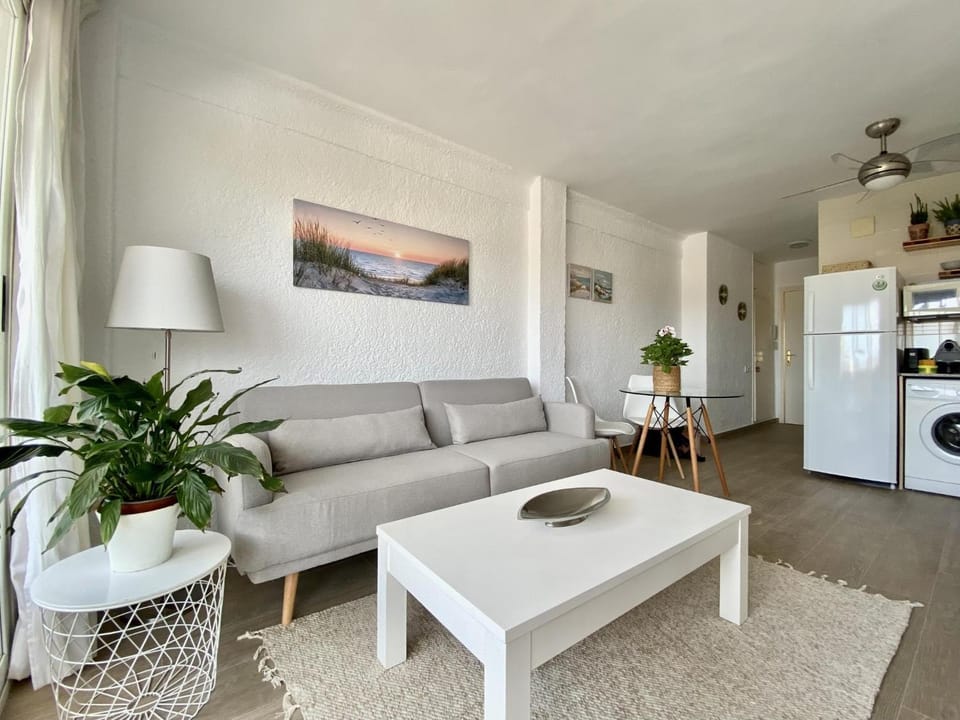 Arenal Beach Escape · Walk to the Sea Apartment in Marina Alta