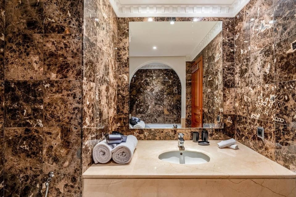 Bathroom, towels