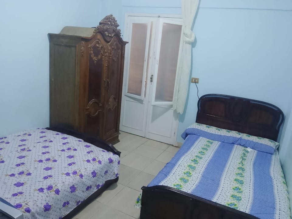 شقه دور اول علوي بجمصه منطقه ايزيس عند السيرك Apartment in Egypt