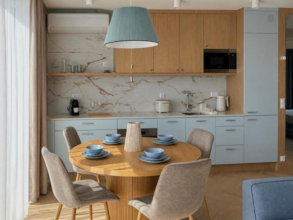 Kitchen or kitchenette, Dining area, stove