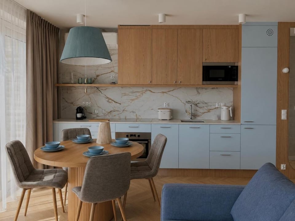 Kitchen or kitchenette, Seating area, Dining area, stove