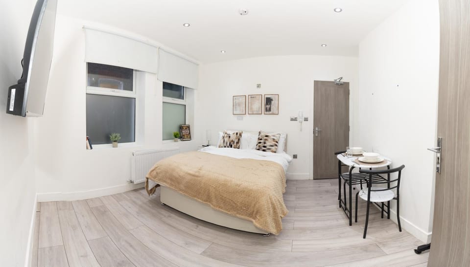 Tooting Elite Studios, 5 Mints from Station Apartment in London
