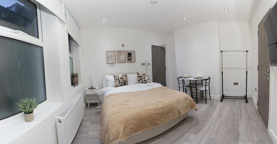Tooting Elite Studios, 5 Mints from Station Apartment in London