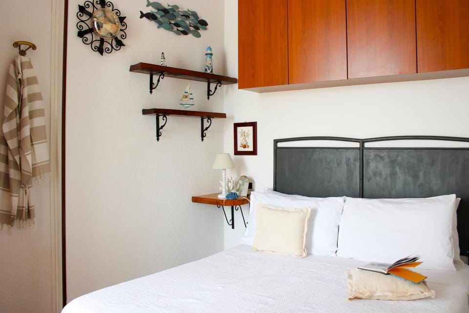 Bed, TV and multimedia, Bedroom, cot
