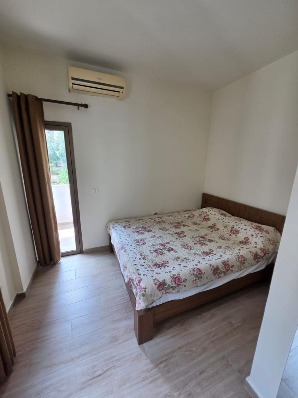Heart of Jounieh Everything on Foot Apartment in Africa