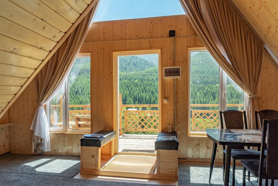 Day, View (from property/room), Balcony/Terrace, Seating area, Dining area, Mountain view