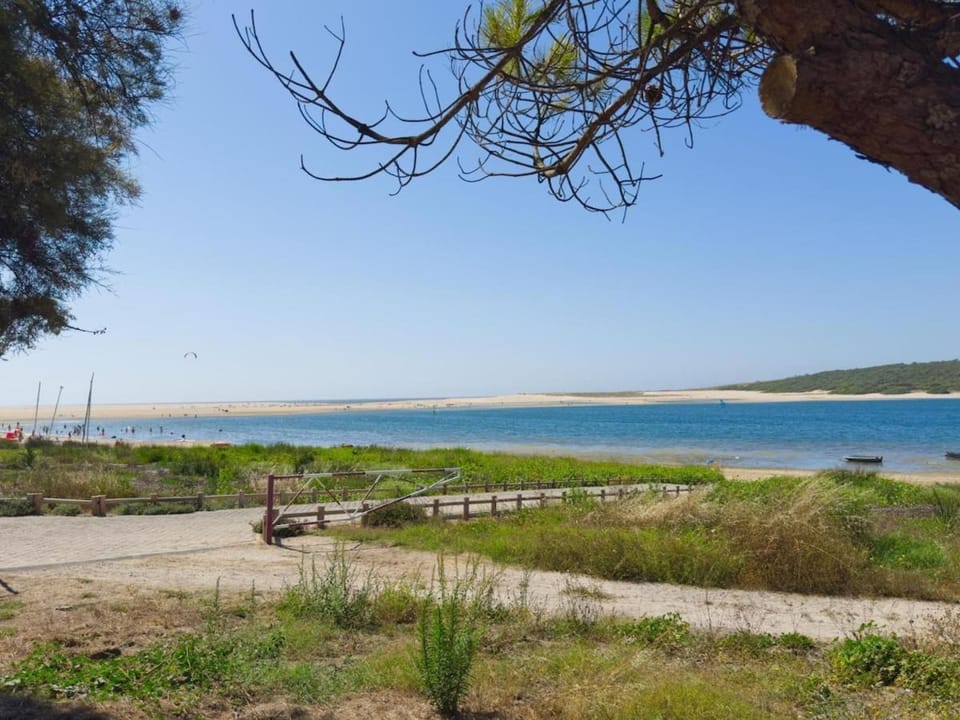 Vita Portucale ! Lagoa de Albufeira Breeze Retreat House in Setubal District