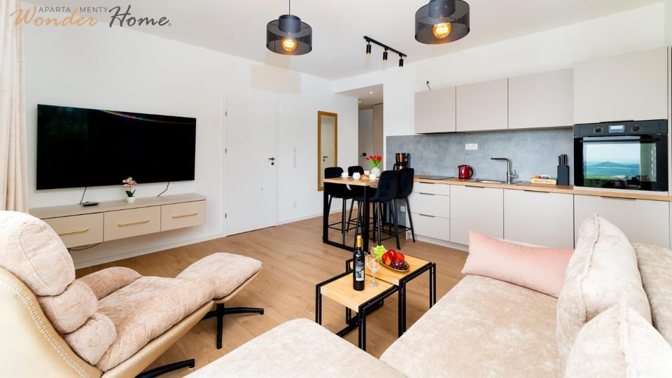 TV and multimedia, Kitchen or kitchenette, Living room, Seating area, Dining area