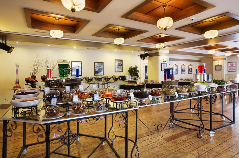 Restaurant/places to eat, Food and drinks, Breakfast