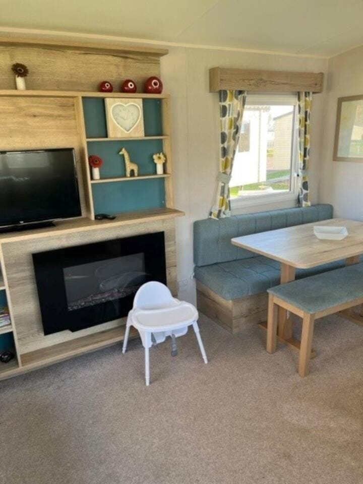 97 Nautical Cove – Family Escape Sleeps 8 Campground/ 
RV Resort in Minehead