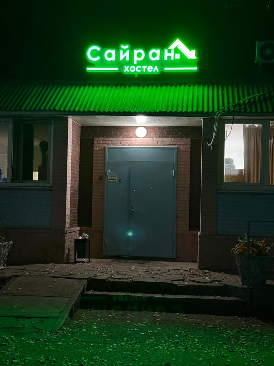 Property building, Night, Property logo or sign, Logo/Certificate/Sign, Street view