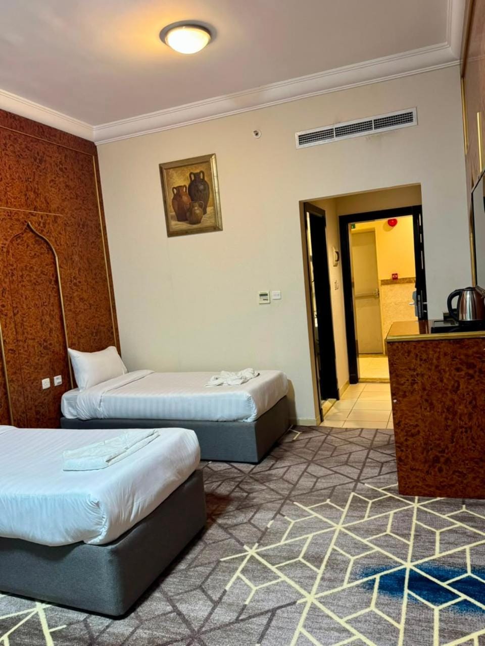 Photo of the whole room, Bedroom