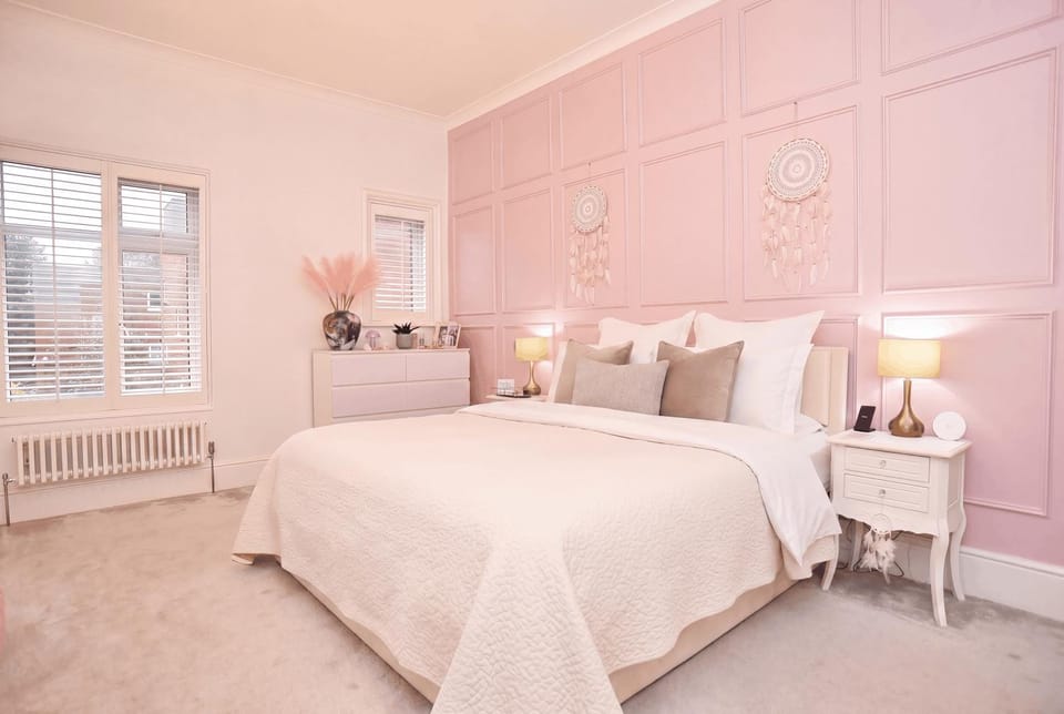 Bed, Photo of the whole room, Decorative detail, Bedroom
