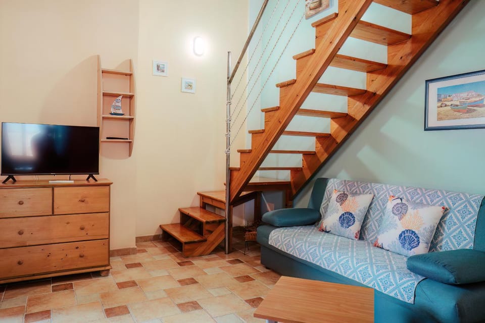 Communal lounge/ TV room, TV and multimedia, Living room, Seating area