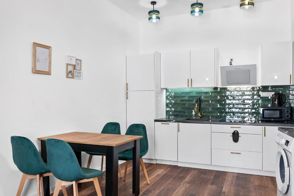 Kitchen or kitchenette, Dining area, dishwasher, oven, stove