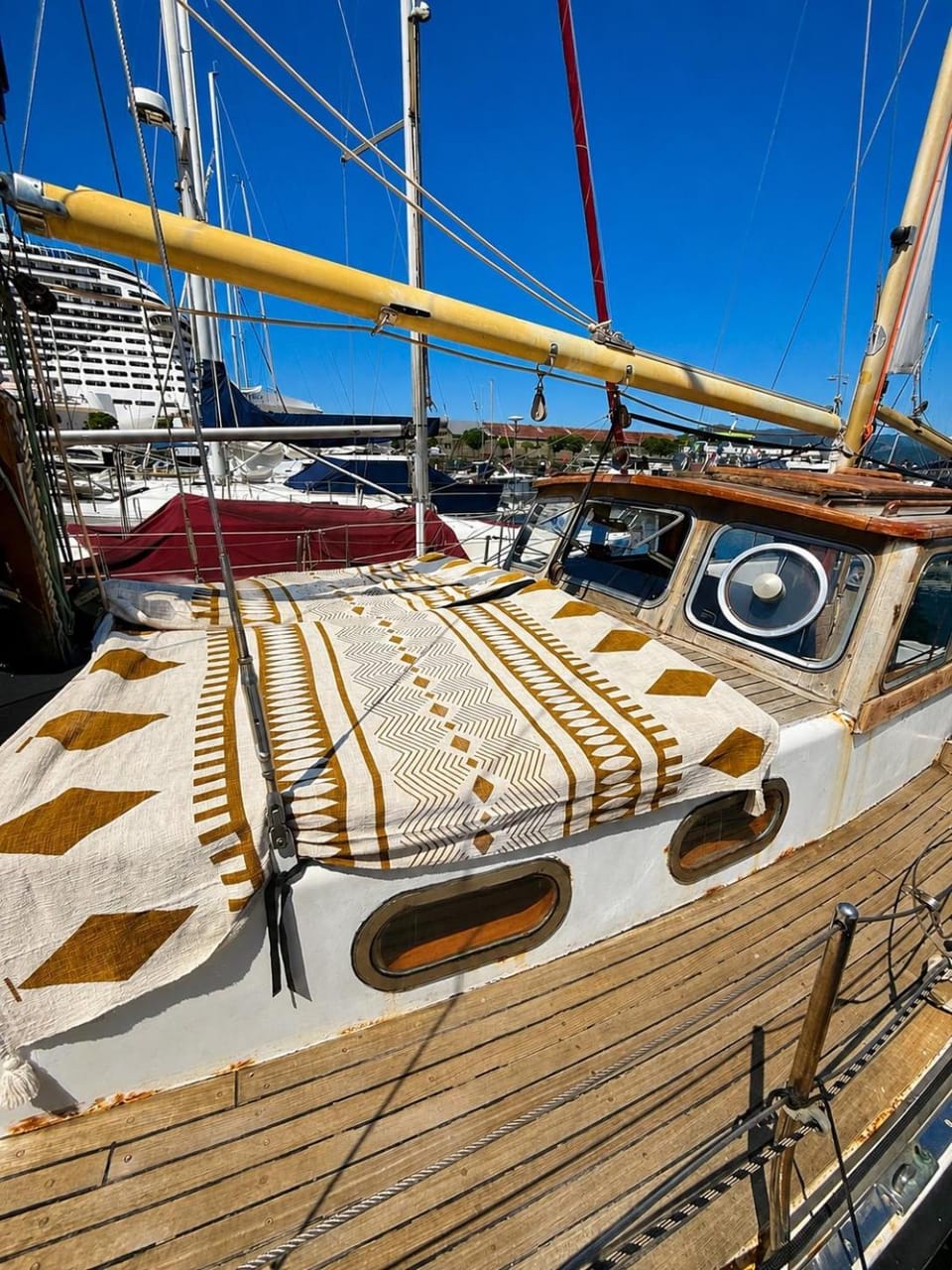Mr Cóndor barco Docked boat in Vigo