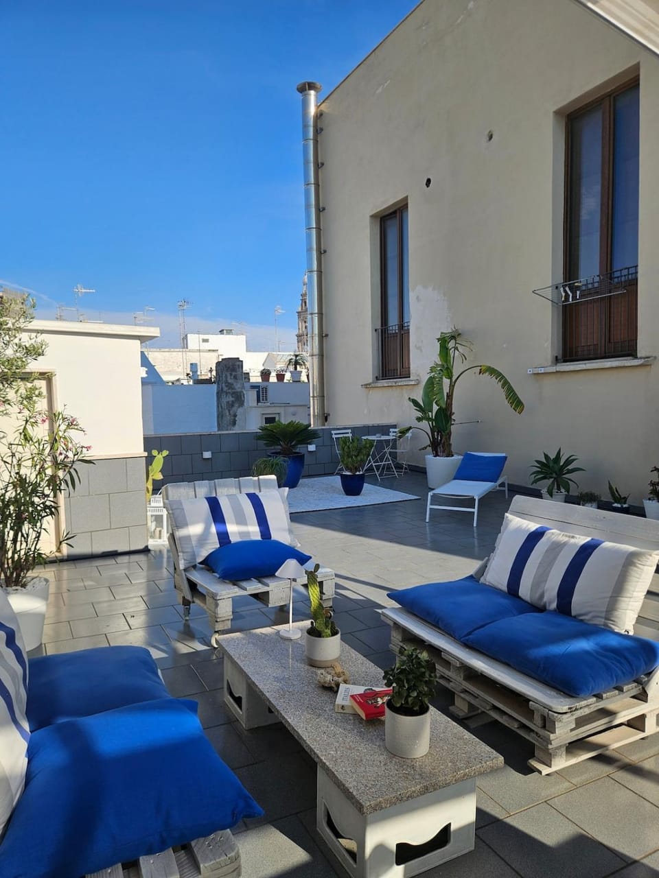 Balcony/Terrace, sunbed