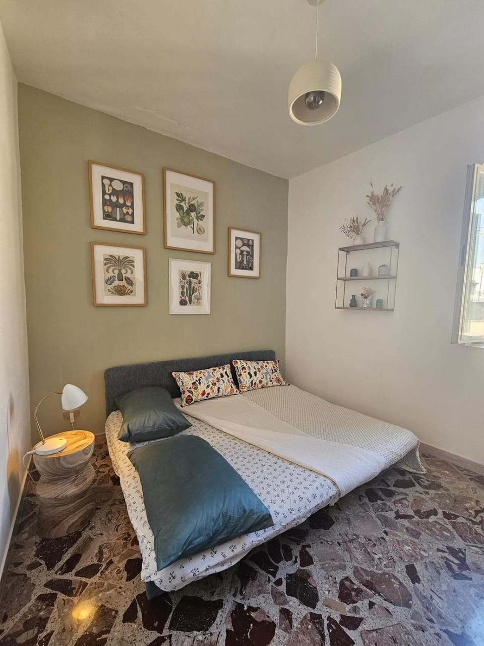 Seating area, Bedroom