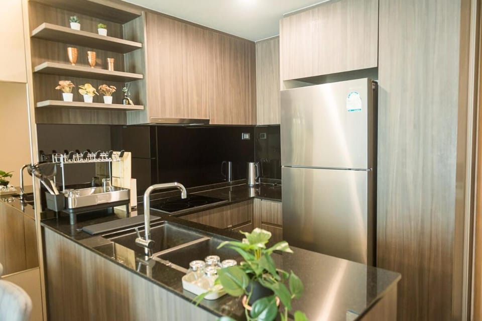 Low Rise Modern Lux 2BR - 800m To BTS Thong Lo Apartment in Bangkok